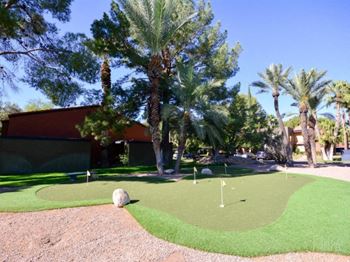 Putting green at Mission Palms Apartments in Tucson, AZ